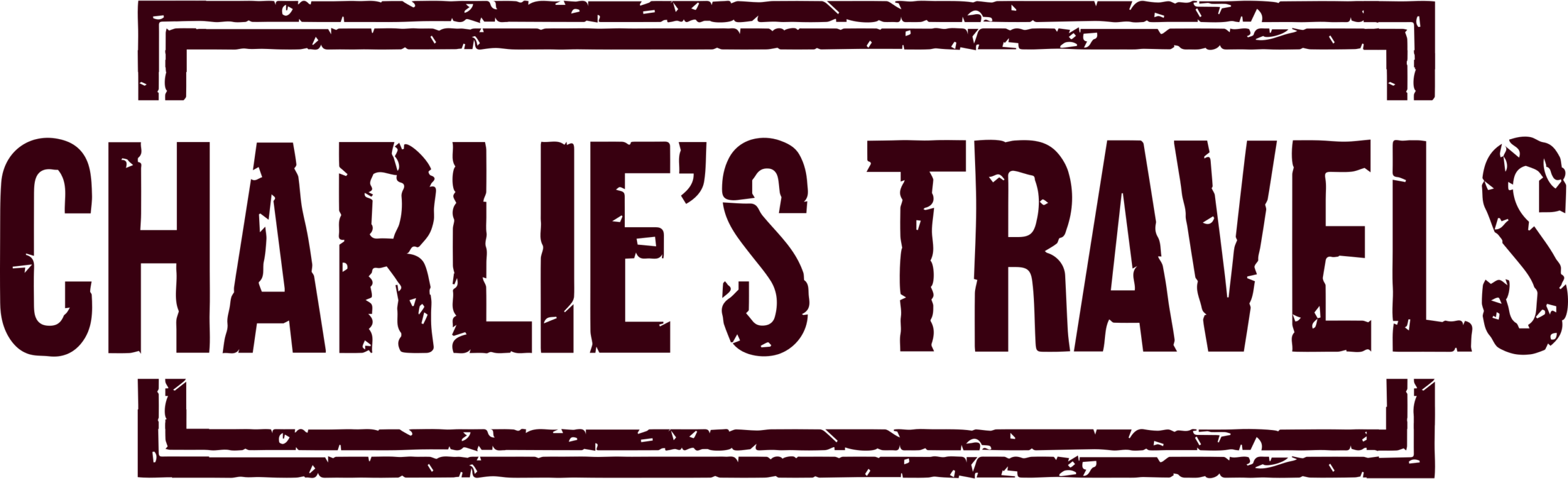 Das Bild zeigt den Schriftzug CHARLIES TRAVELS in fetten, kastanienbraunen Buchstaben, umgeben von einer rechteckigen Umrandung mit einem abgenutzten, gestempelten Effekt auf hellem Hintergrund.