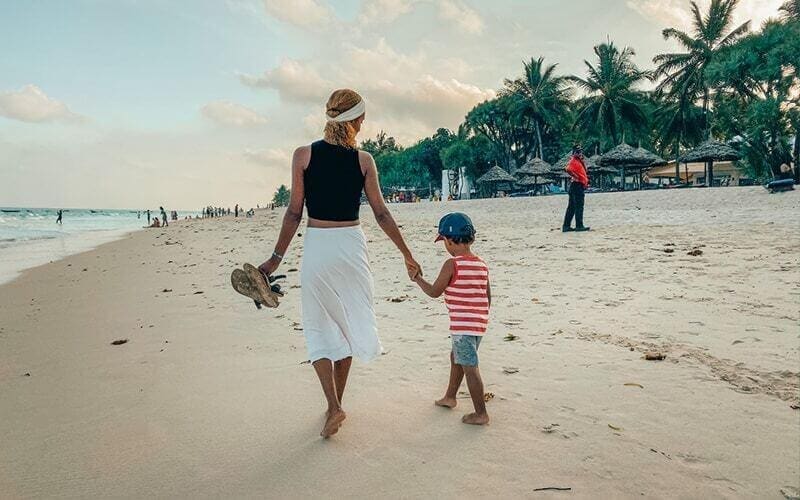 Travel-Story-Familie-Lieve-Kenia-Diani-Wandeling-800x500-1-795b8597 (1)